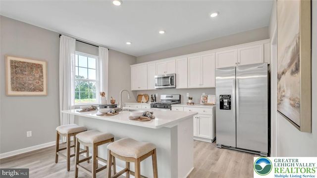 102 Winding Road, Forks Twp, PA 18040