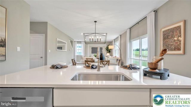 102 Winding Road, Forks Twp, PA 18040