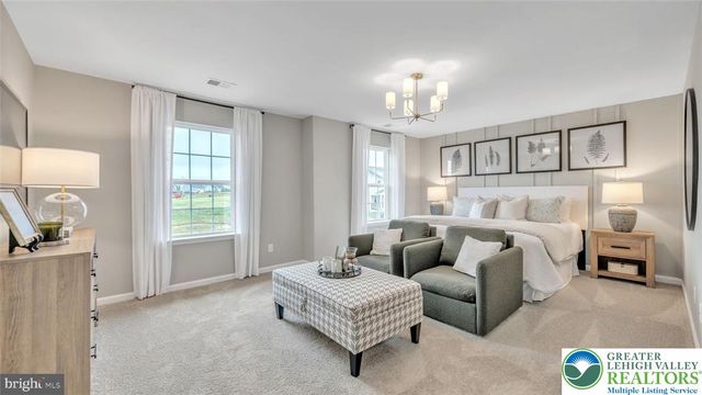 102 Winding Road, Forks Twp, PA 18040