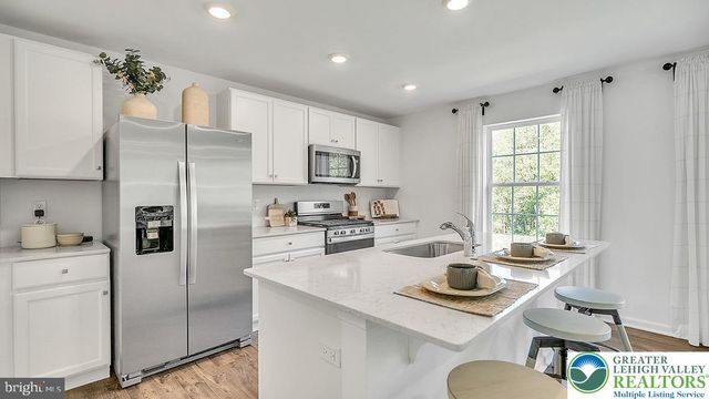 102 Winding Road, Forks Twp, PA 18040