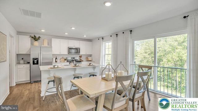 102 Winding Road, Forks Twp, PA 18040