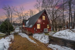 45601 Peninsula Drive E, Bloomingdale Twp, MI 49056