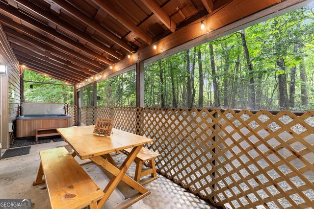 325 Blue Creek Cove, Cleveland, GA 30528