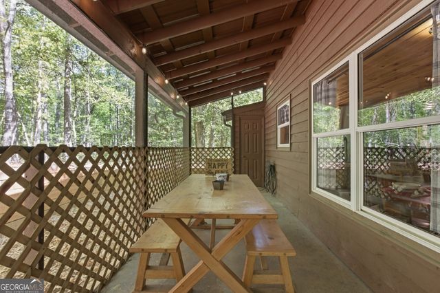 325 Blue Creek Cove, Cleveland, GA 30528