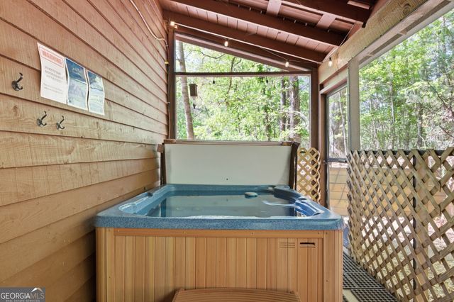 325 Blue Creek Cove, Cleveland, GA 30528