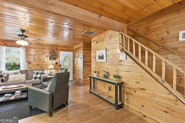 325 Blue Creek Cove, Cleveland, GA 30528