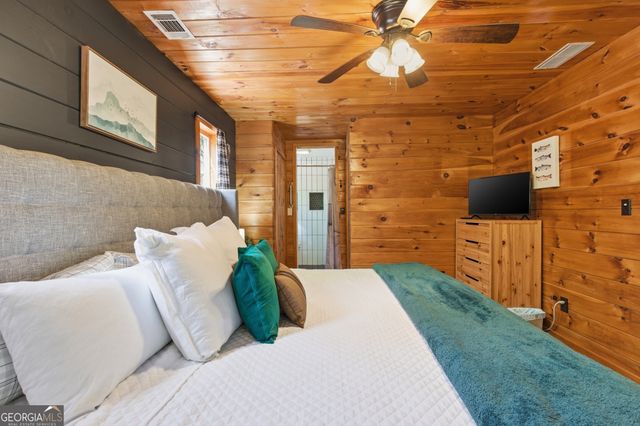 325 Blue Creek Cove, Cleveland, GA 30528