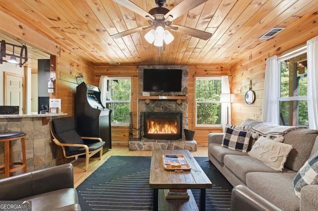 325 Blue Creek Cove, Cleveland, GA 30528