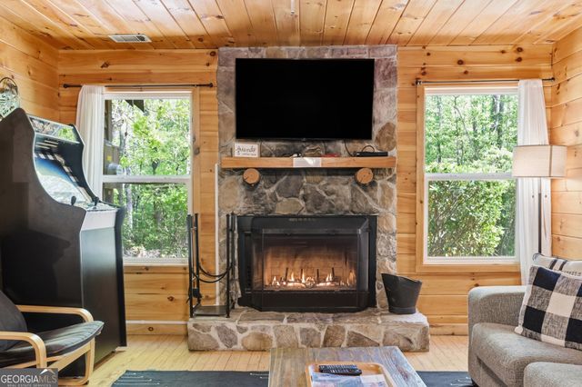 325 Blue Creek Cove, Cleveland, GA 30528