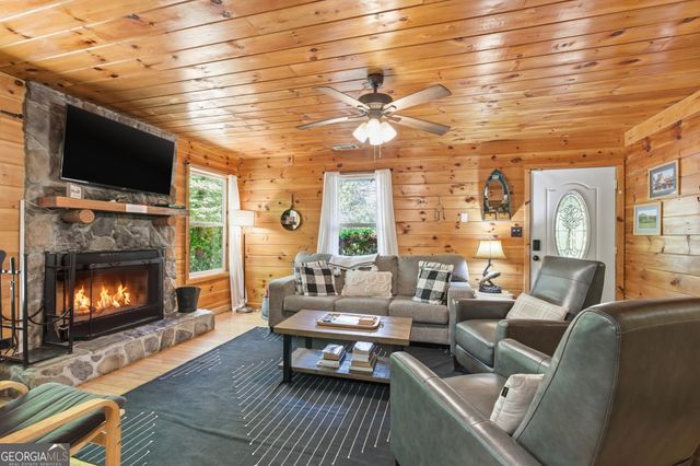325 Blue Creek Cove, Cleveland, GA 30528