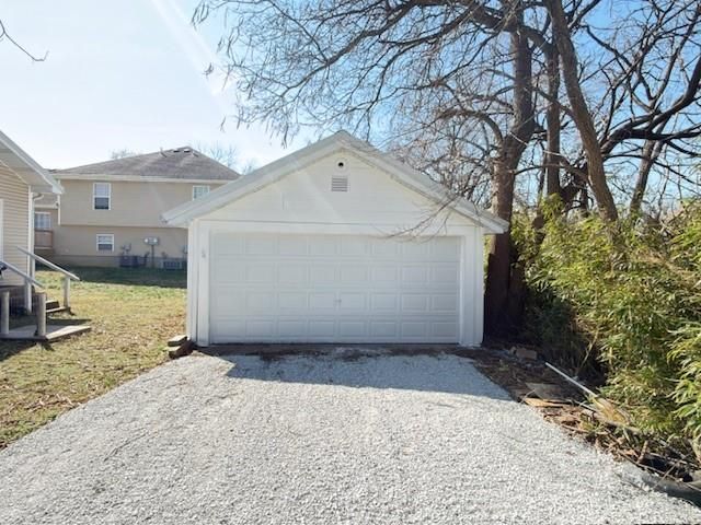 609 W Lee Street, Nevada, MO 64772