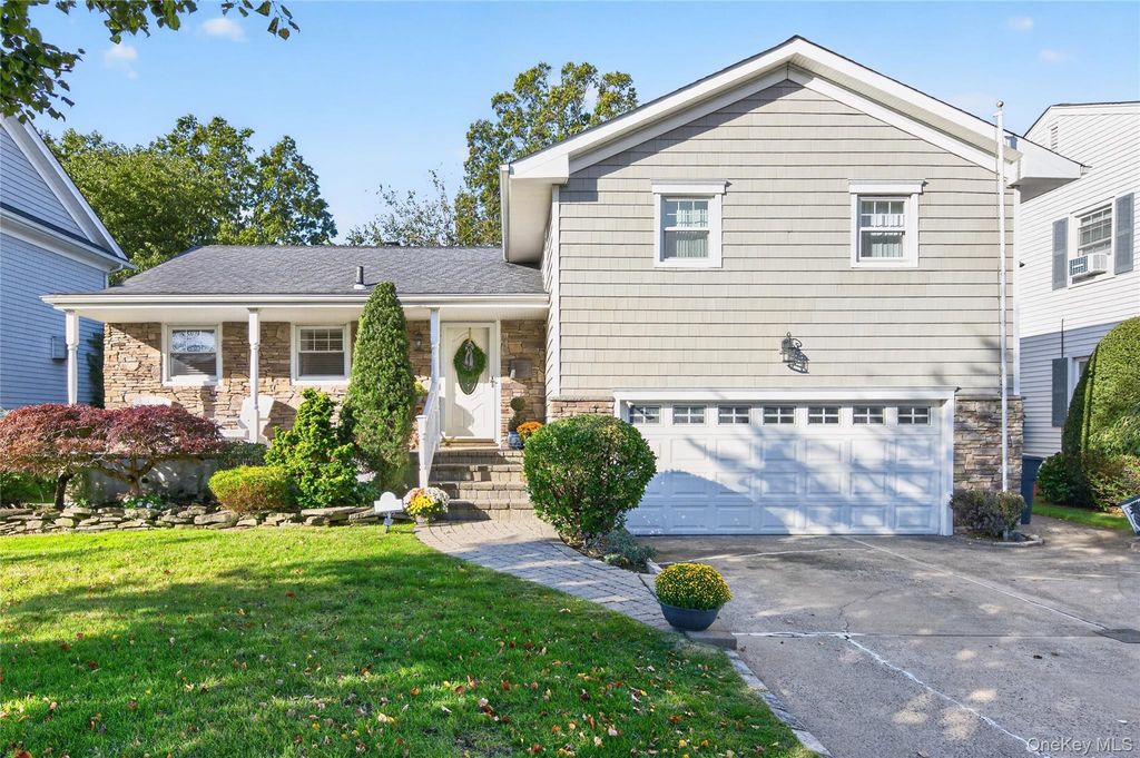 214 Wetherill Road, Garden City, NY 11530