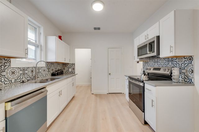 1205 W Arlington Avenue, Fort Worth, TX 76110