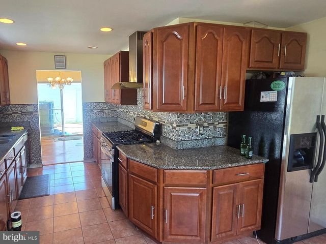 7906 DAWNWOOD CT, Lanham, MD 20706