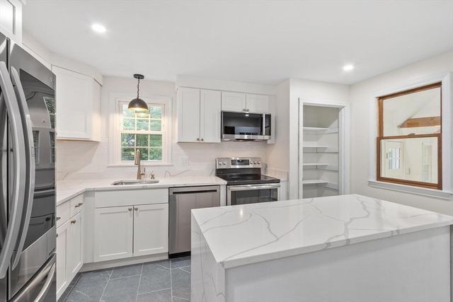 29 Tyler Rd, Townsend, MA 01469