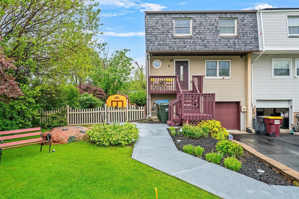 17 Old Anvil Lane, Middletown, NY 10940
