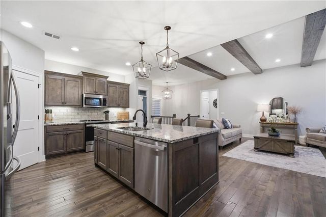 1067 SW Conch Circle, Lee's Summit, MO 64064