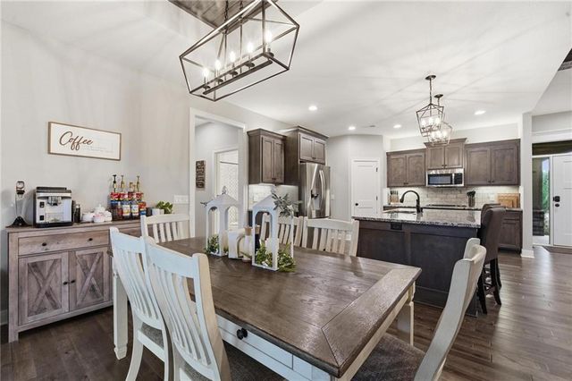 1067 SW Conch Circle, Lee's Summit, MO 64064