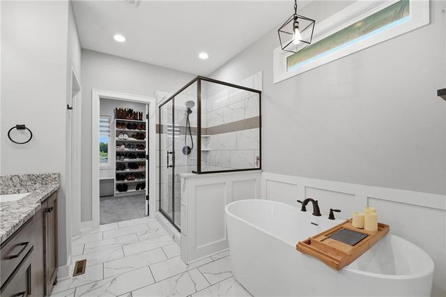 1067 SW Conch Circle, Lee's Summit, MO 64064