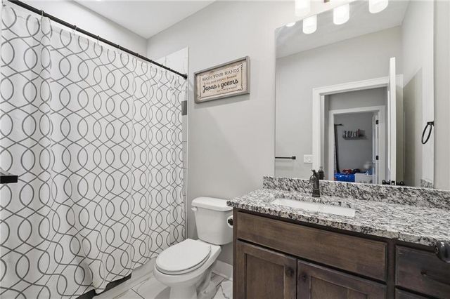 1067 SW Conch Circle, Lee's Summit, MO 64064