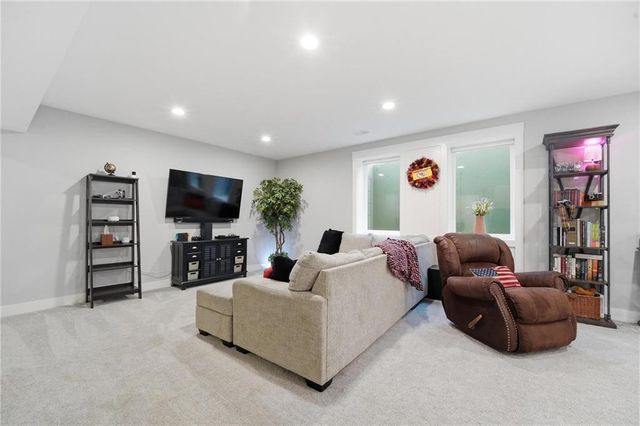 1067 SW Conch Circle, Lee's Summit, MO 64064