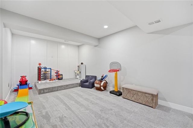 1067 SW Conch Circle, Lee's Summit, MO 64064