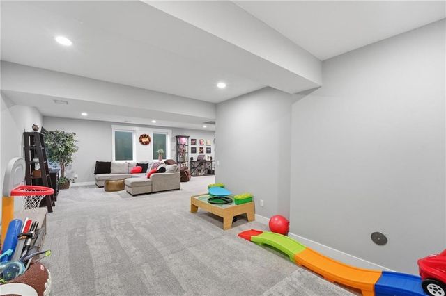 1067 SW Conch Circle, Lee's Summit, MO 64064