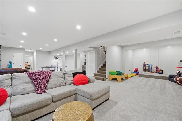 1067 SW Conch Circle, Lee's Summit, MO 64064