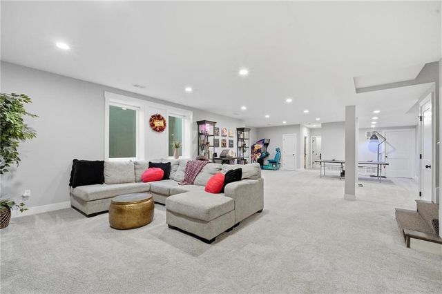 1067 SW Conch Circle, Lee's Summit, MO 64064