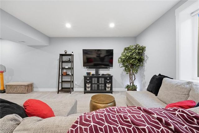 1067 SW Conch Circle, Lee's Summit, MO 64064