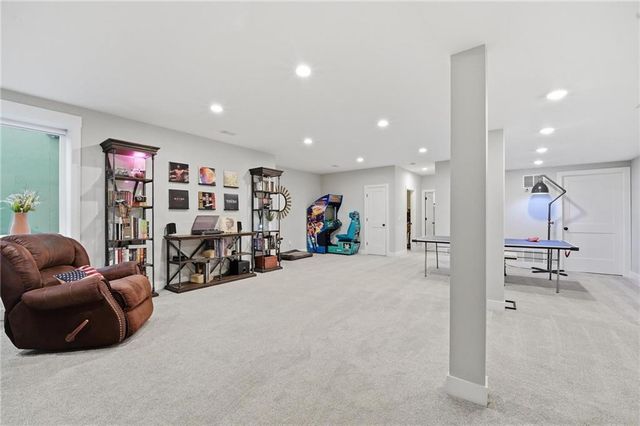 1067 SW Conch Circle, Lee's Summit, MO 64064