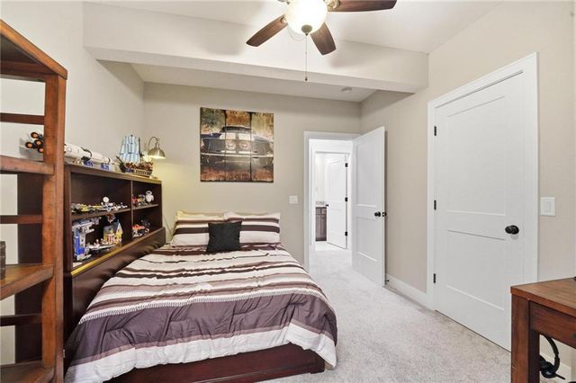 1067 SW Conch Circle, Lee's Summit, MO 64064