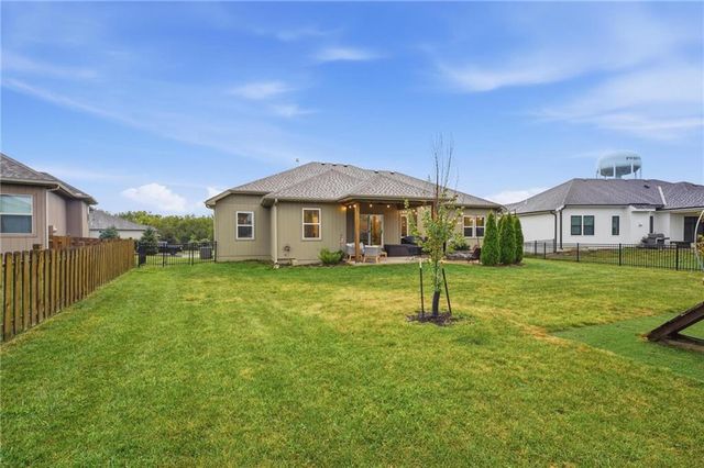 1067 SW Conch Circle, Lee's Summit, MO 64064