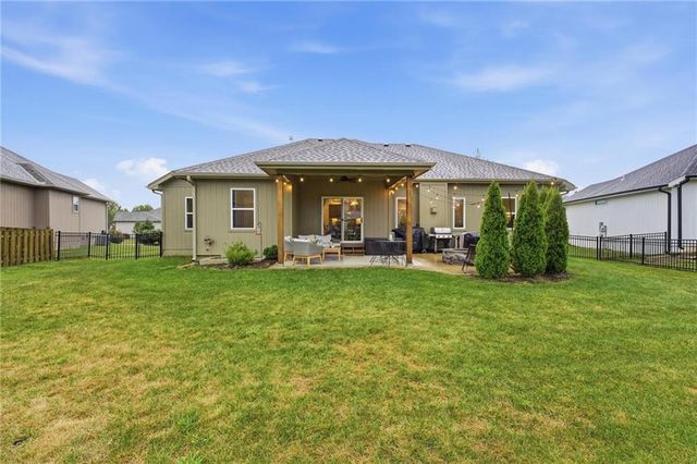 1067 SW Conch Circle, Lee's Summit, MO 64064