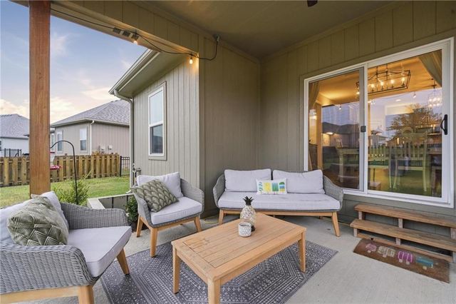 1067 SW Conch Circle, Lee's Summit, MO 64064