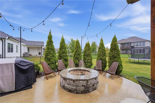 1067 SW Conch Circle, Lee's Summit, MO 64064