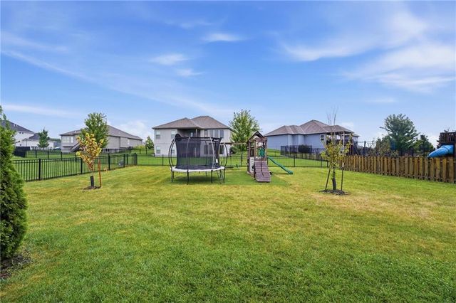 1067 SW Conch Circle, Lee's Summit, MO 64064