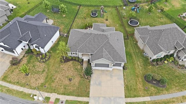 1067 SW Conch Circle, Lee's Summit, MO 64064