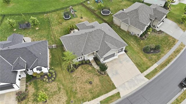 1067 SW Conch Circle, Lee's Summit, MO 64064