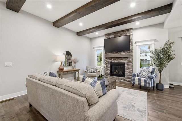 1067 SW Conch Circle, Lee's Summit, MO 64064