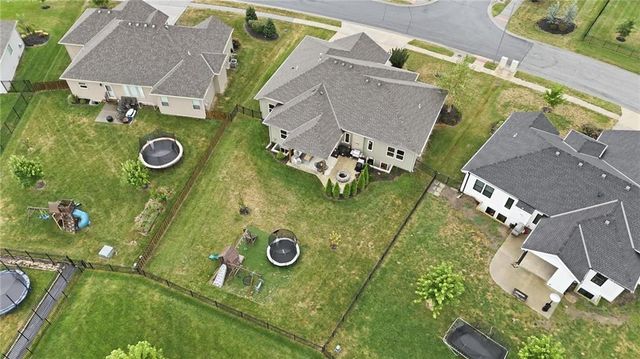 1067 SW Conch Circle, Lee's Summit, MO 64064