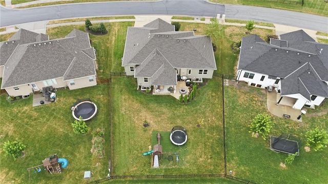 1067 SW Conch Circle, Lee's Summit, MO 64064