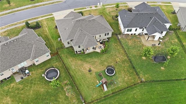 1067 SW Conch Circle, Lee's Summit, MO 64064