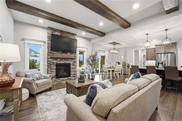 1067 SW Conch Circle, Lee's Summit, MO 64064