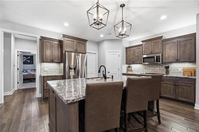 1067 SW Conch Circle, Lee's Summit, MO 64064