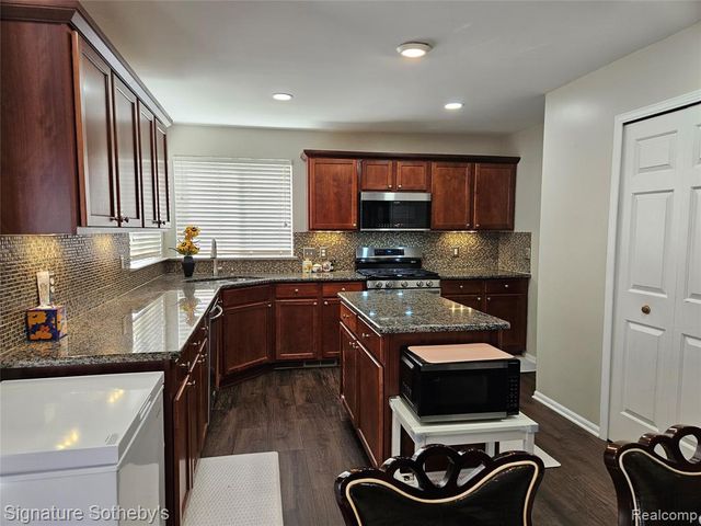 9582 Falmouth Drive, Ypsilanti, MI 48197