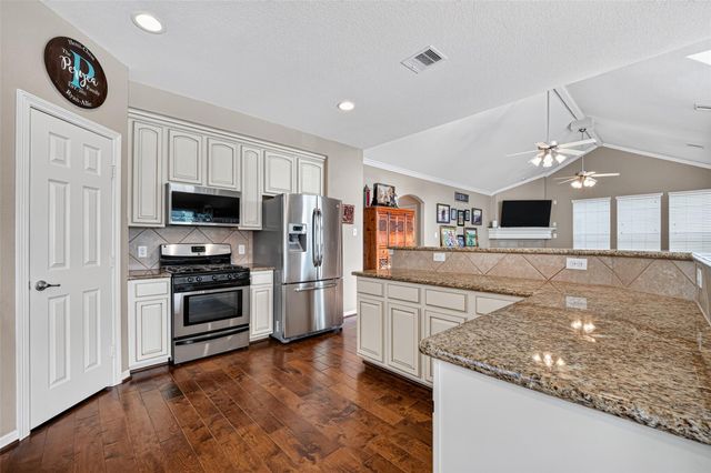 2116 Menard Avenue, Seabrook, TX 77586