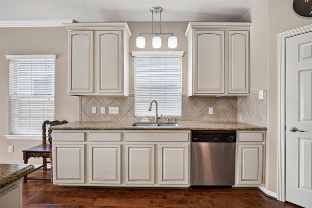 2116 Menard Avenue, Seabrook, TX 77586