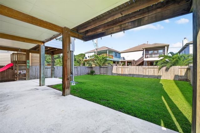 2116 Menard Avenue, Seabrook, TX 77586