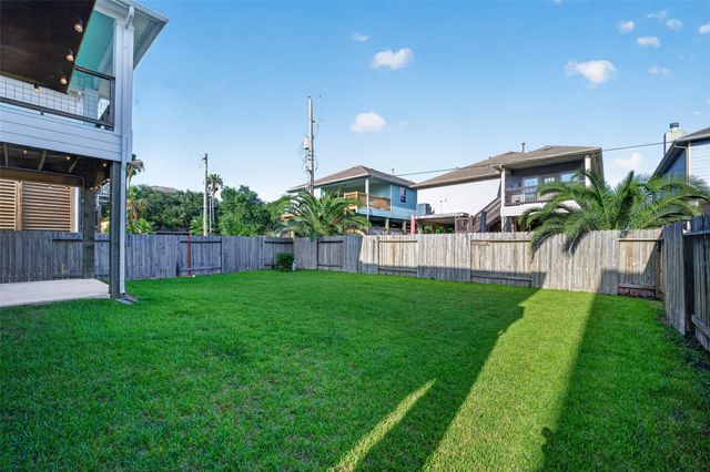 2116 Menard Avenue, Seabrook, TX 77586